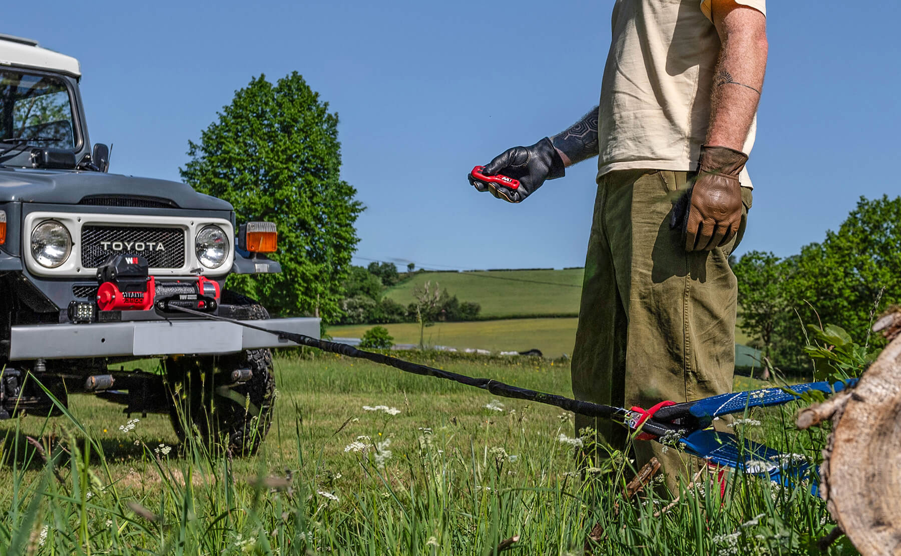 Stealth 13,500lb 12v Electric Winch - Synthetic Rope